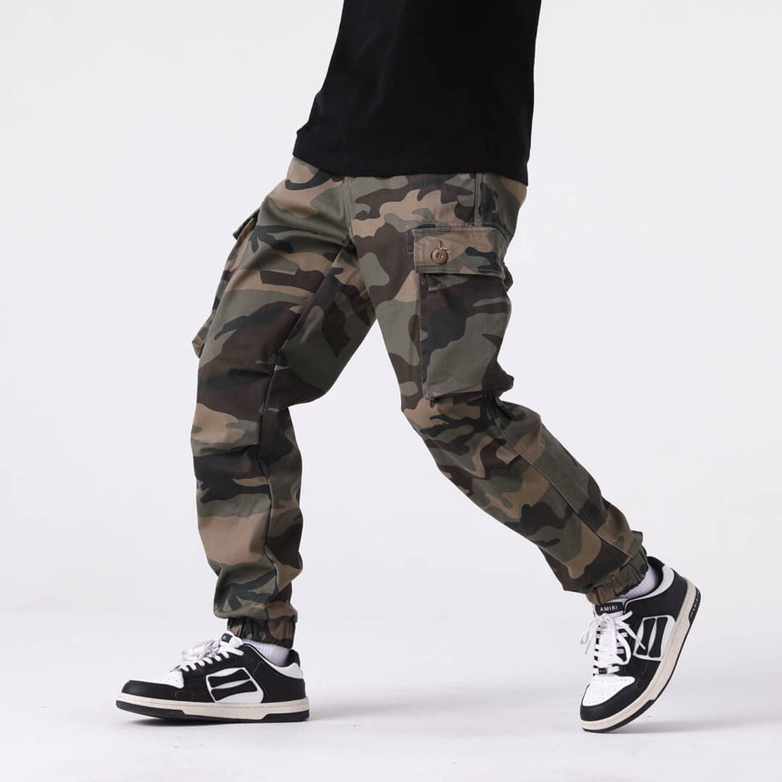 Camouflage cotton cargo pants in green - Amiri
